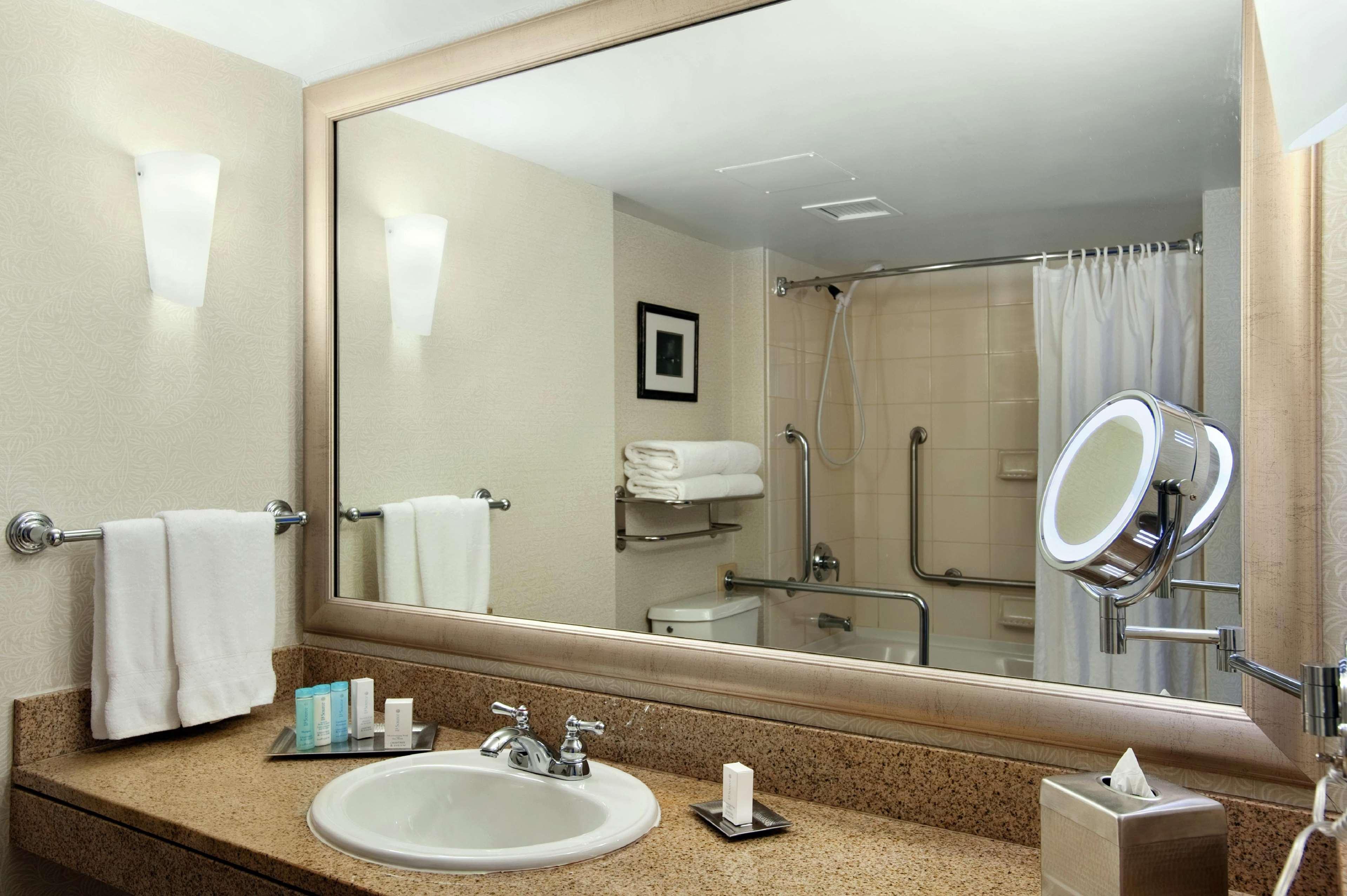 Hilton Vancouver Metrotown Burnaby Ngoại thất bức ảnh