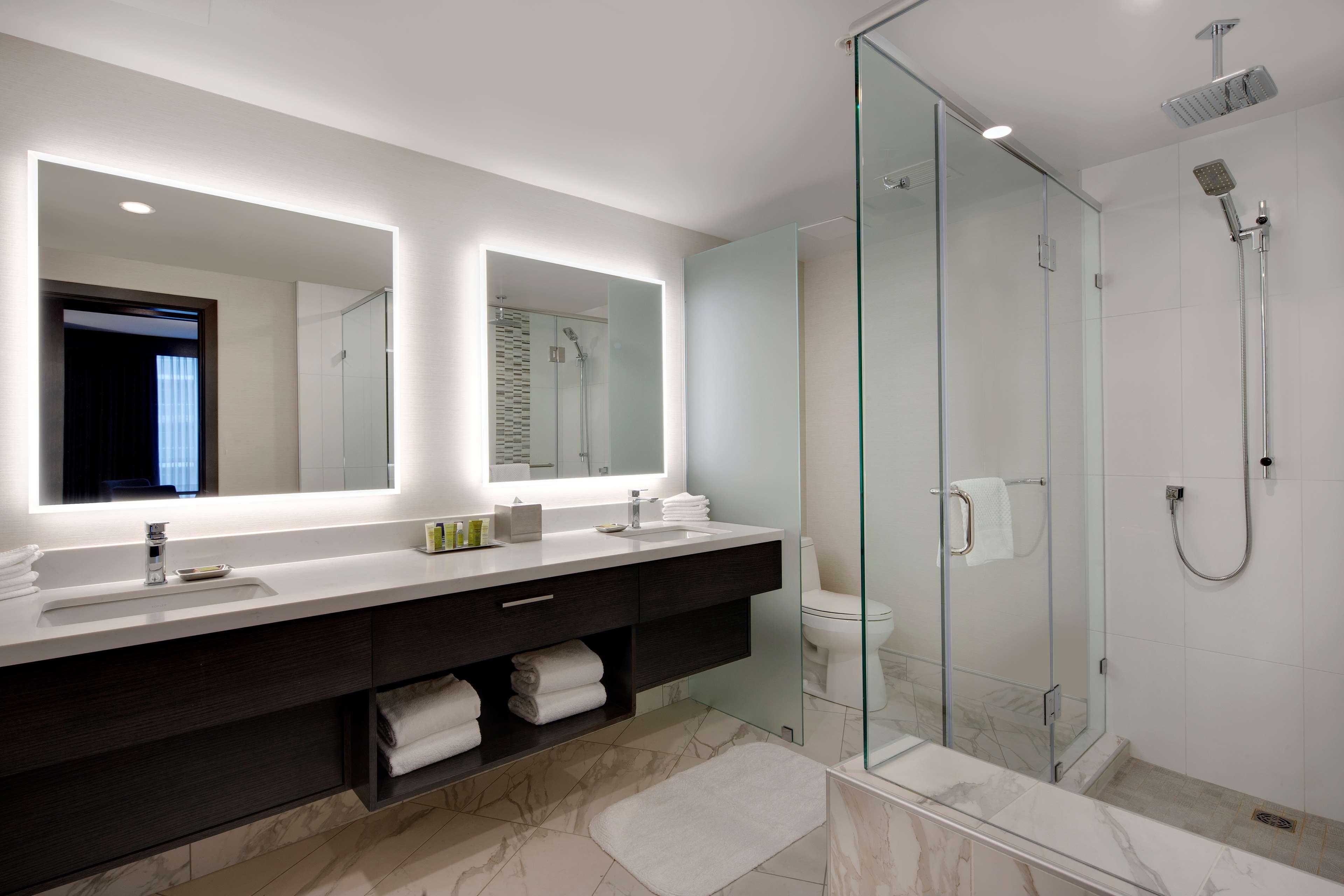 Hilton Vancouver Metrotown Burnaby Ngoại thất bức ảnh