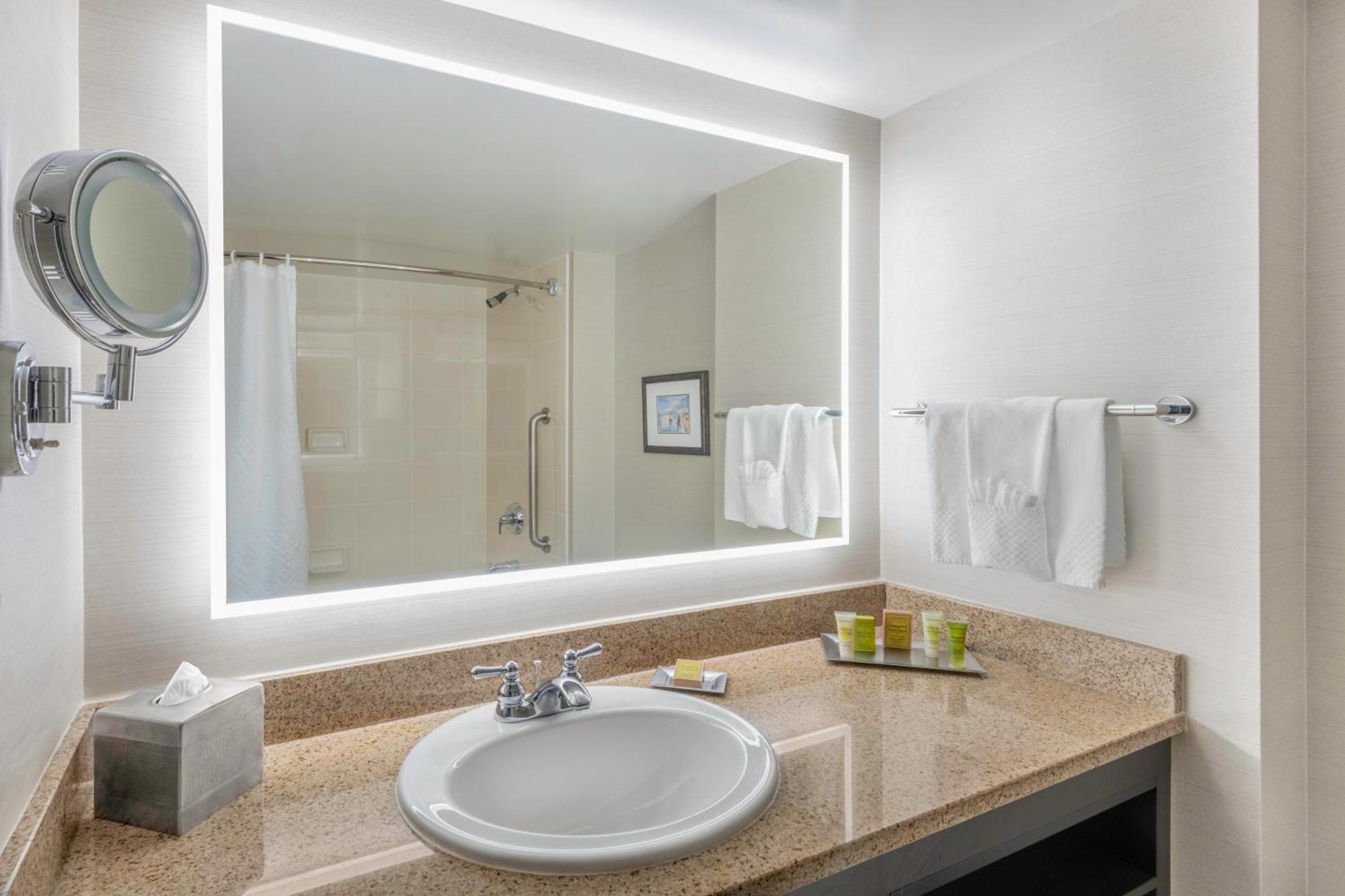 Hilton Vancouver Metrotown Burnaby Ngoại thất bức ảnh